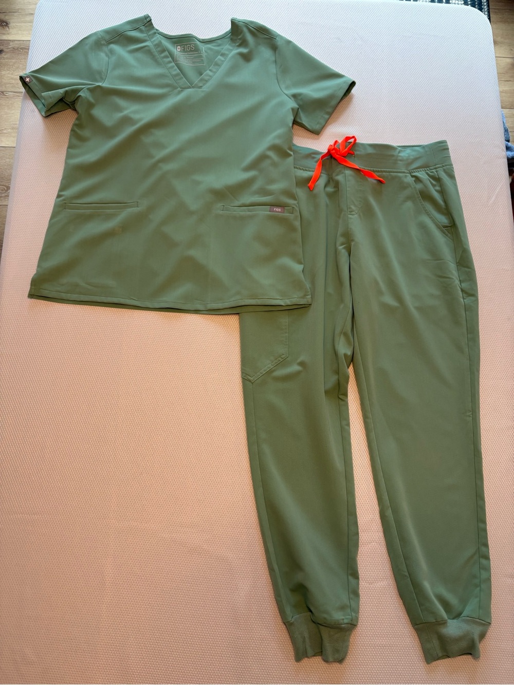 Figs Women's Sage Green Scrub set. (Top: small, Bottoms: medium)